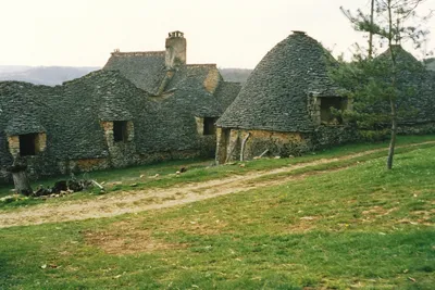 Corps de ferme en Périgord — vue d'ensemble